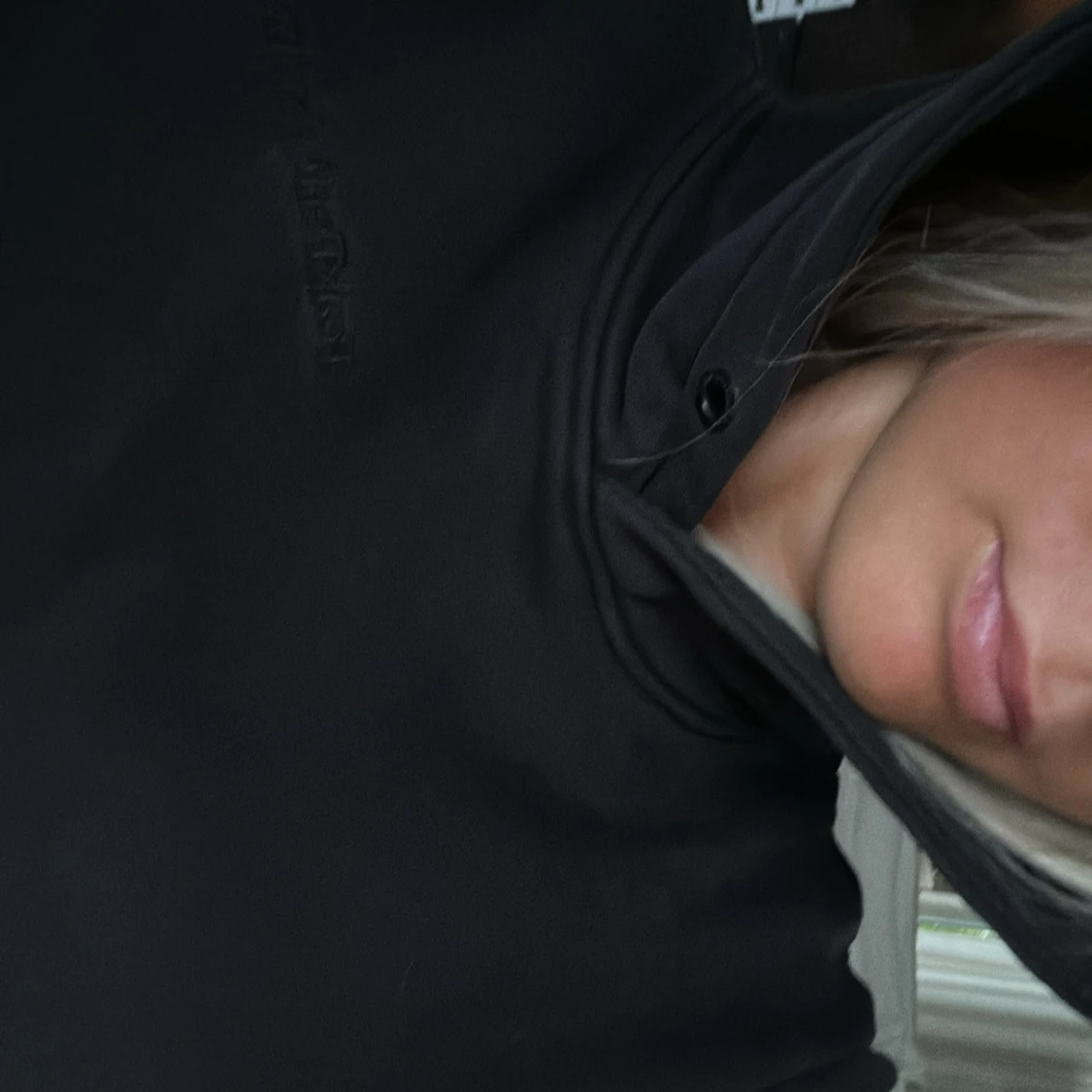 Svart hoodie från Peak Performance  - 1