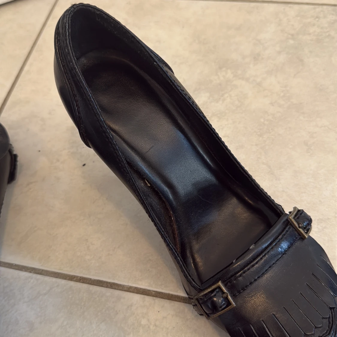 Svarta pumps med fransdetalj stl 38 - 3