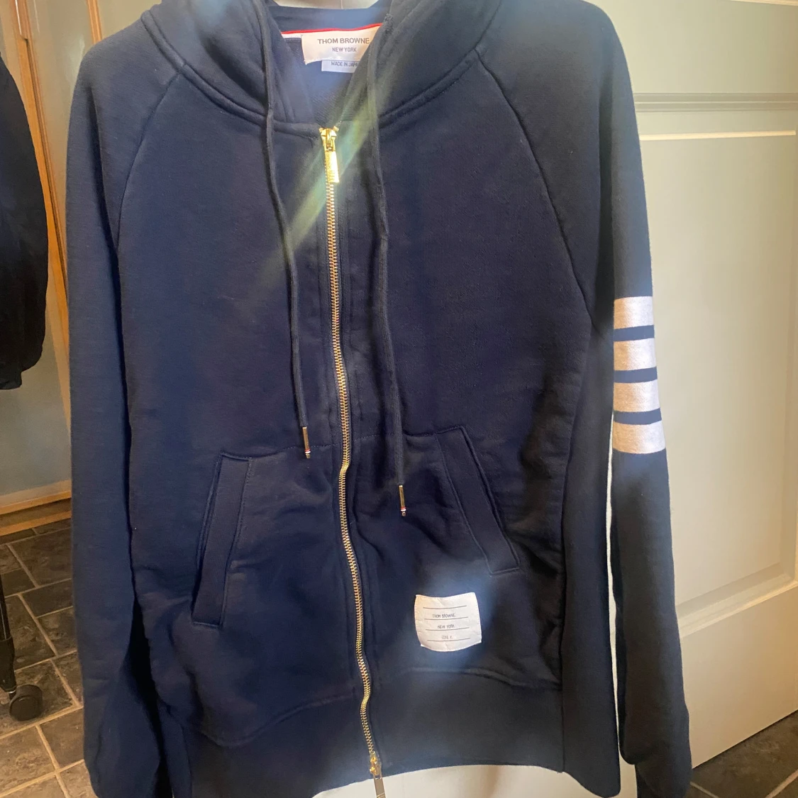 Marinblå hoodie från Thom Browne - 1