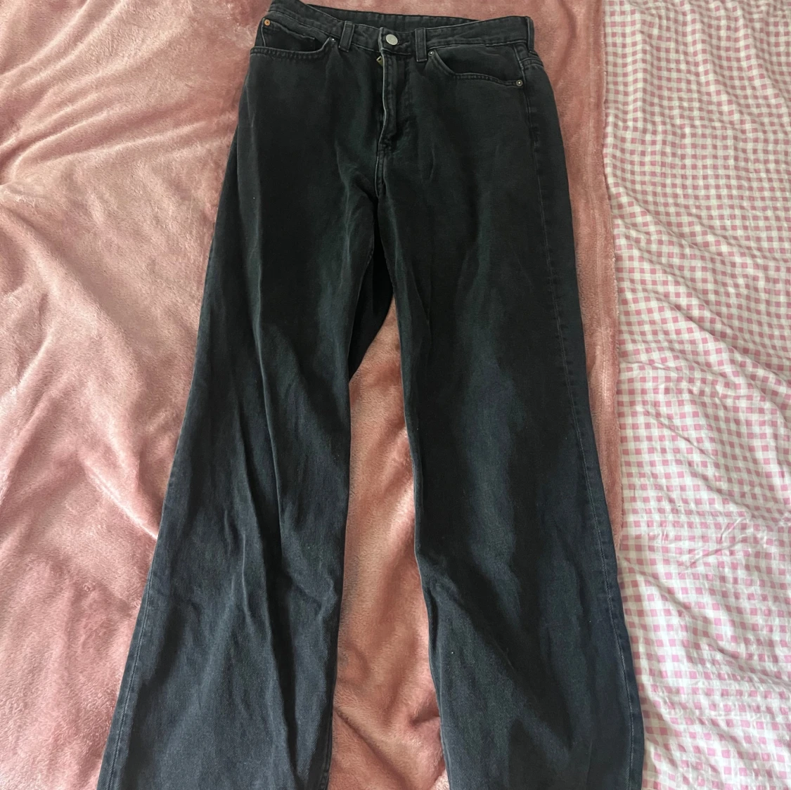 Svarta straight jeans strl 38 (BRA SKICK)