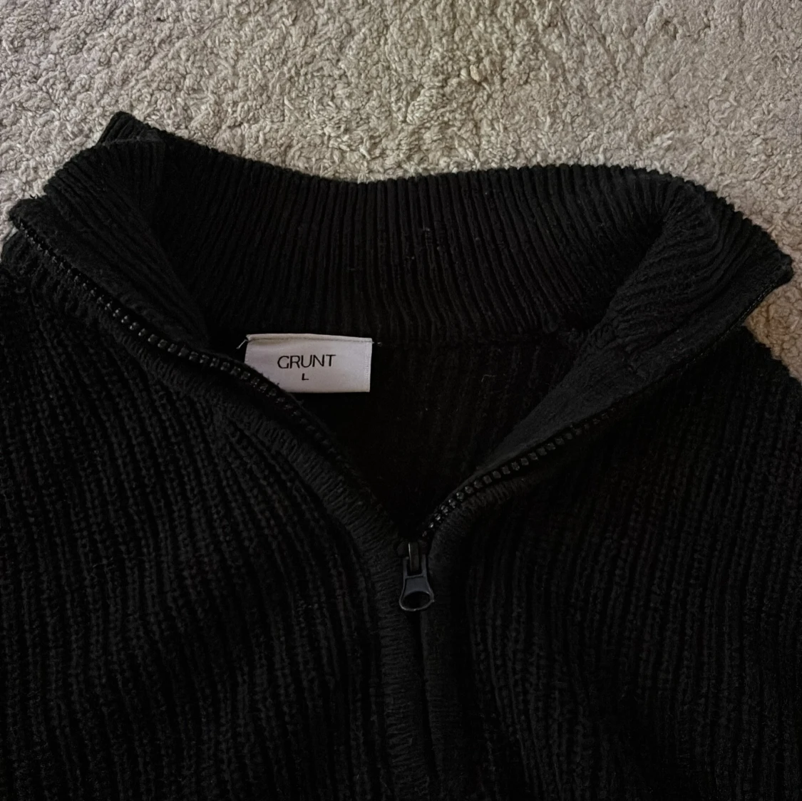 Svart stickad half zip tröja Grunt - 3