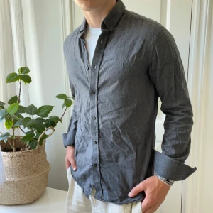 Morris skjorta  - Morris skjorta i storlek M, 39/40. Inga som helst defekter och modellen är 180,75 kg. Kom med frågor! 