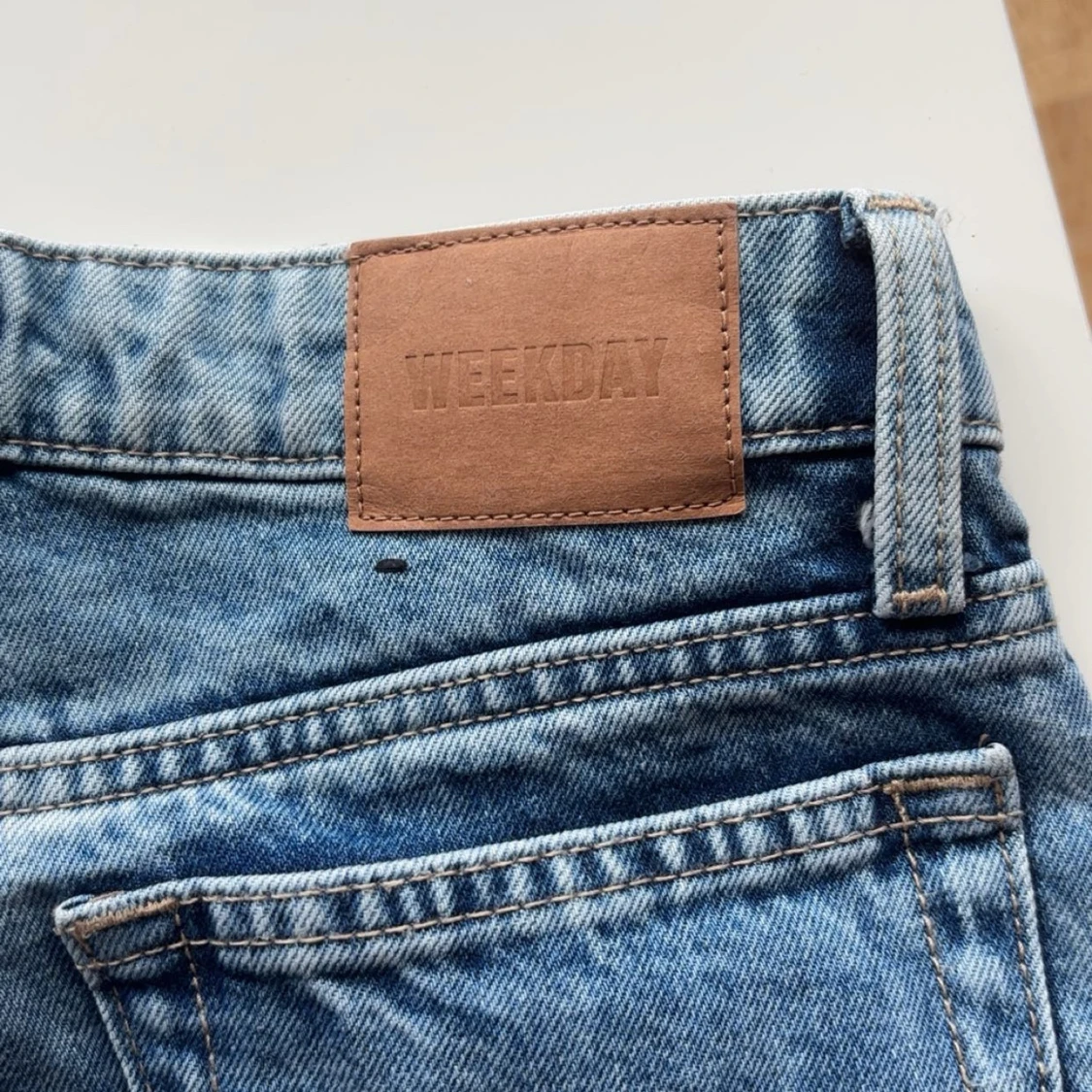 Blå Weekday jeans med cool tvätt - 2