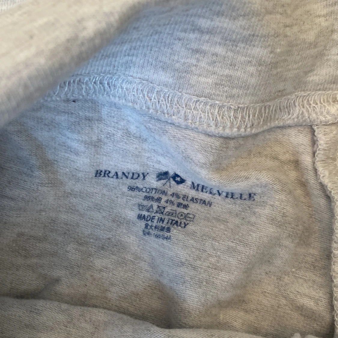 Ljusgrå yogapants från Brandy Melville - 1