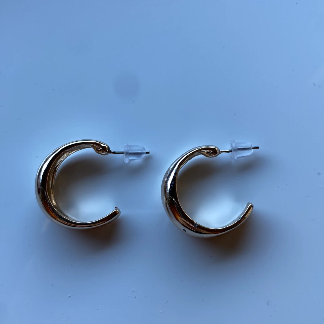 Guldiga örhängen - 1