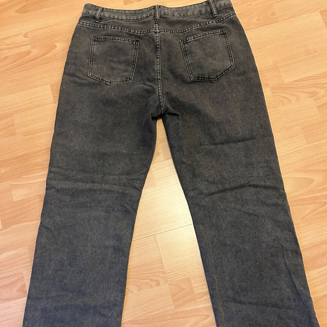 Mörkgrå raka jeans med dragkedja - 1