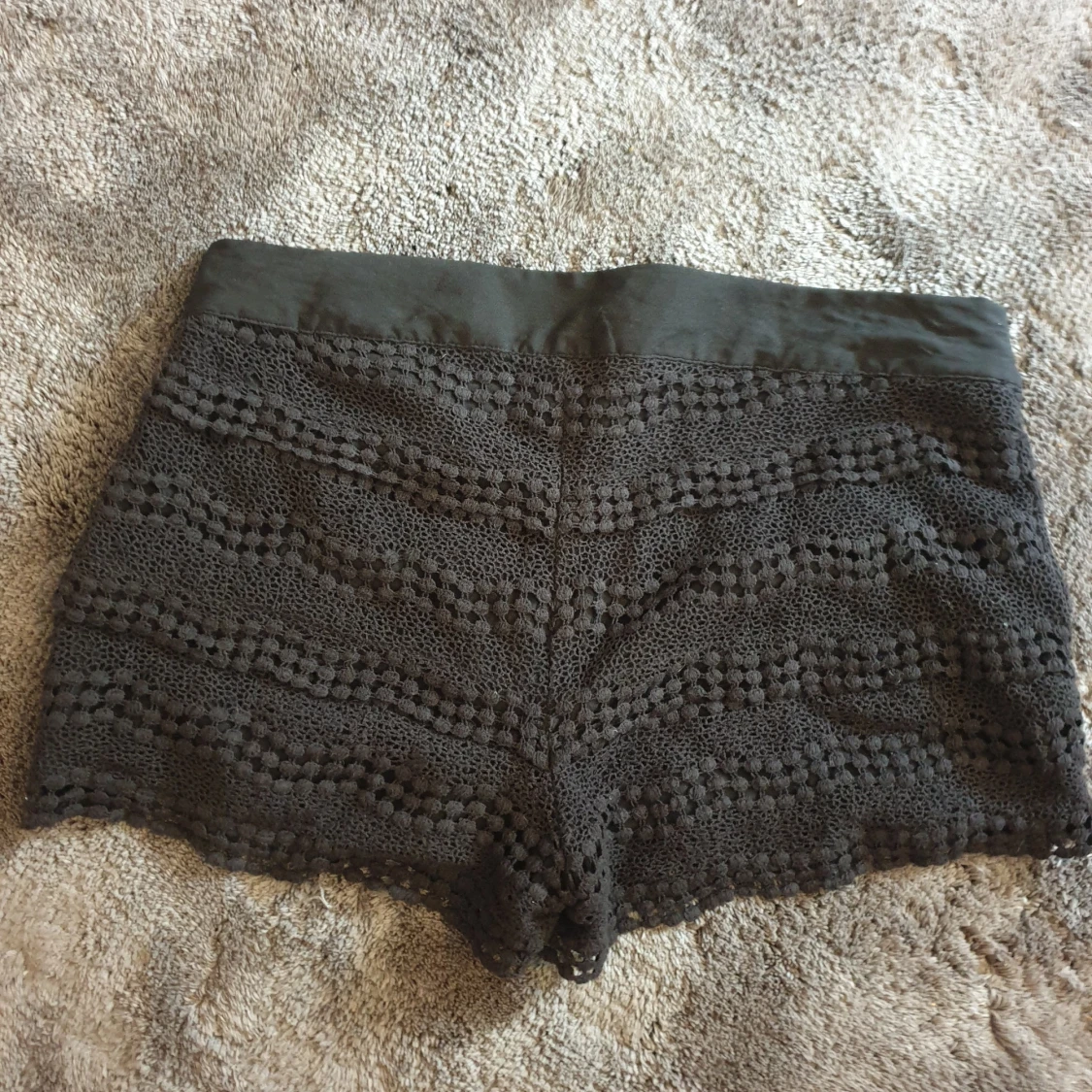 Svarta spetsiga shorts från Vila - 1