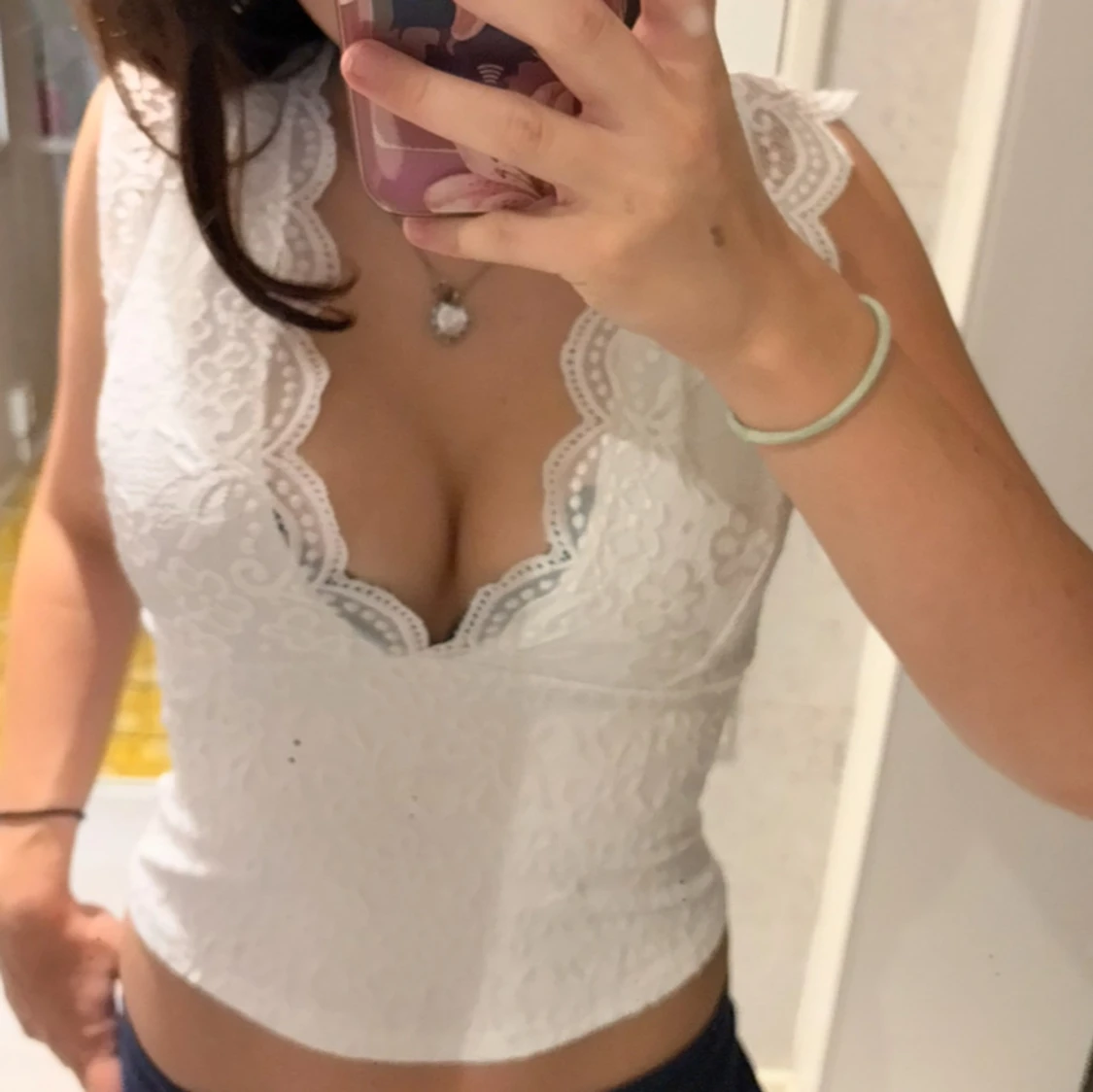 Vit spetsblus med öppen rygg