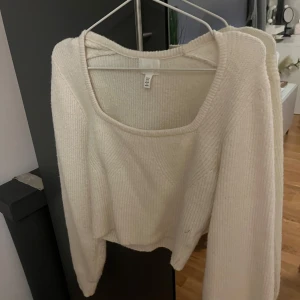 stickad tröja  - söt stickad tröja från hm som tyvärr inte kommer till användning längre 