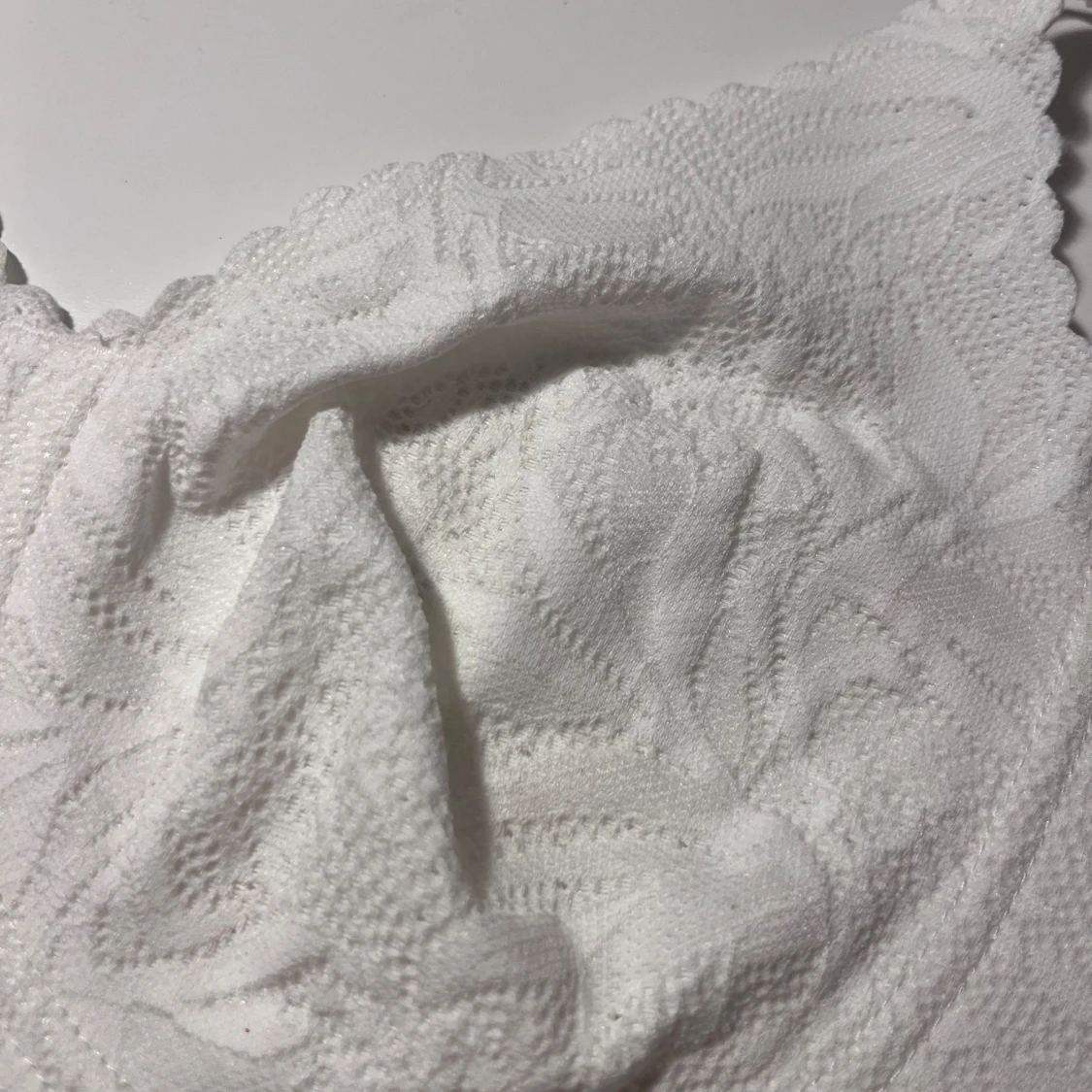 Vit BH med spetsdetaljer - 1