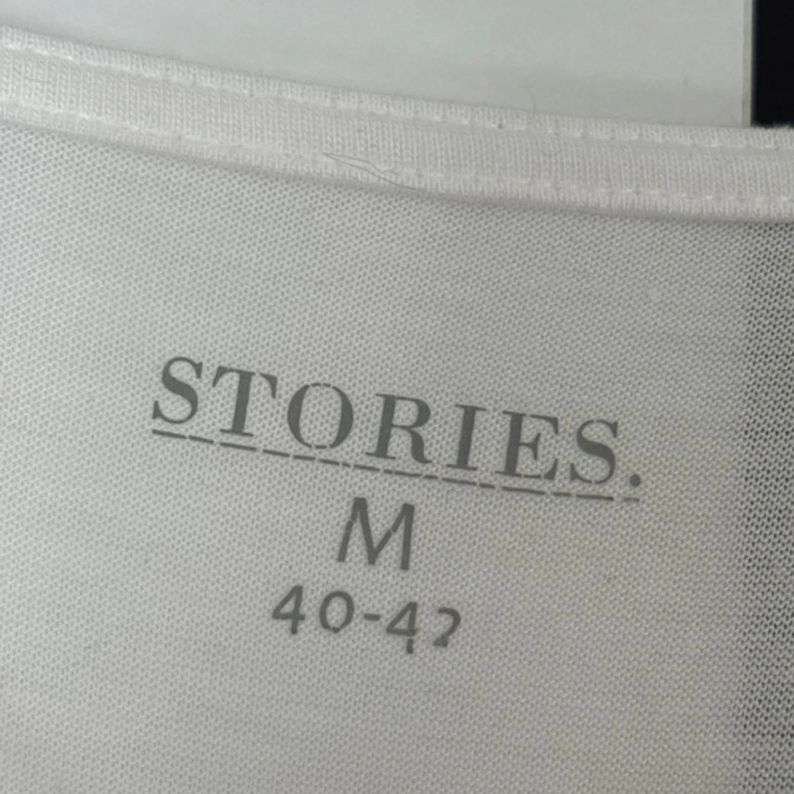 Vit långärmad blus med spets från Stories - 2