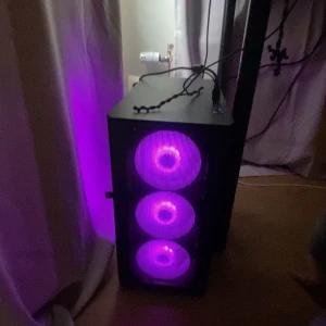 Gaming dator NVIDIA Geforce rtx 4060 - Har använt den i 6 månader vill bli av med den för att har börjat jobba och har ej mycket tid att spela nå mer. Köpte den från sharkgaming