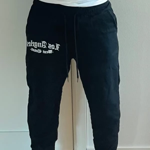 Mjukisbyxor  - Svarta mjukisbyxor. Storlek S