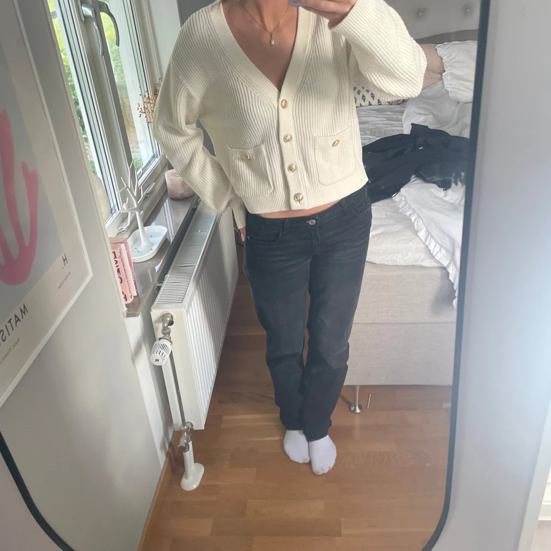 Vit croppad kofta med guldfärgade knappar - 1