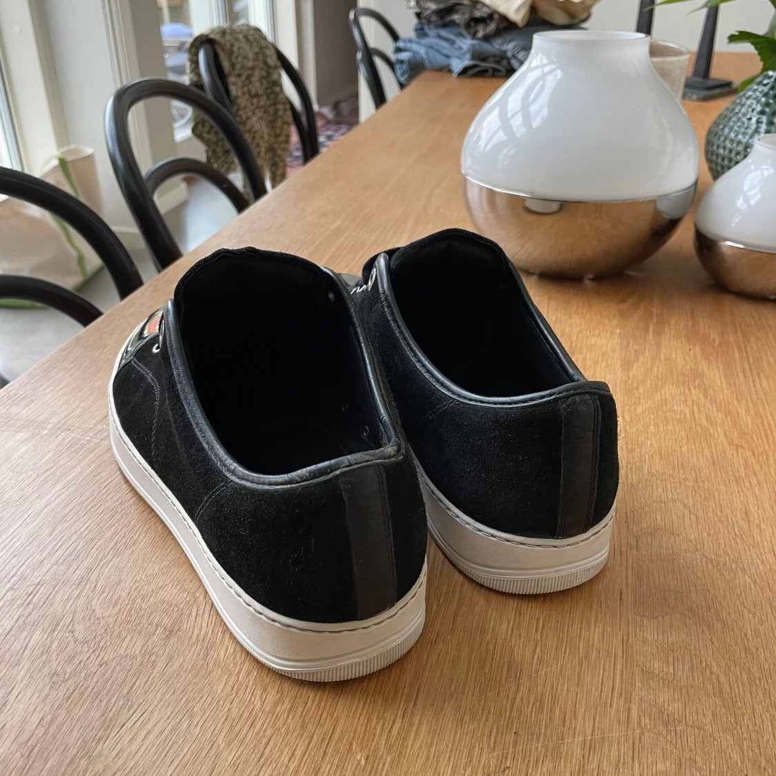 Svarta lanvins med glansig toe cap - 2