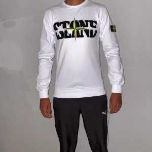 Stone Island tröja storlek S - Storlek S. Normal i passformen. Helt ny. Fin replika med grym kvalitet. Pris: 800kr. Först till kvarn 