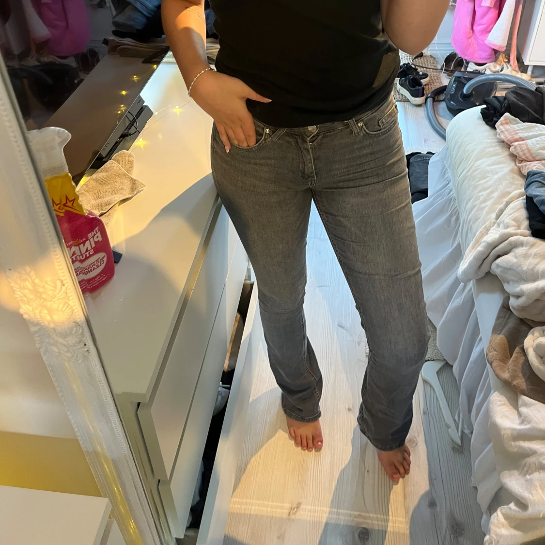 Grå bootcut jeans med normal passform