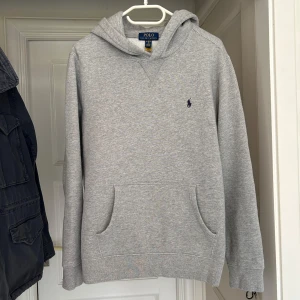 Ralph Lauren hoodie - Snygg och klassisk Ralph Lauren hoodie i storlek S | Skick: 9/10 | Skön passform | Skriv om minsta funderingar | 