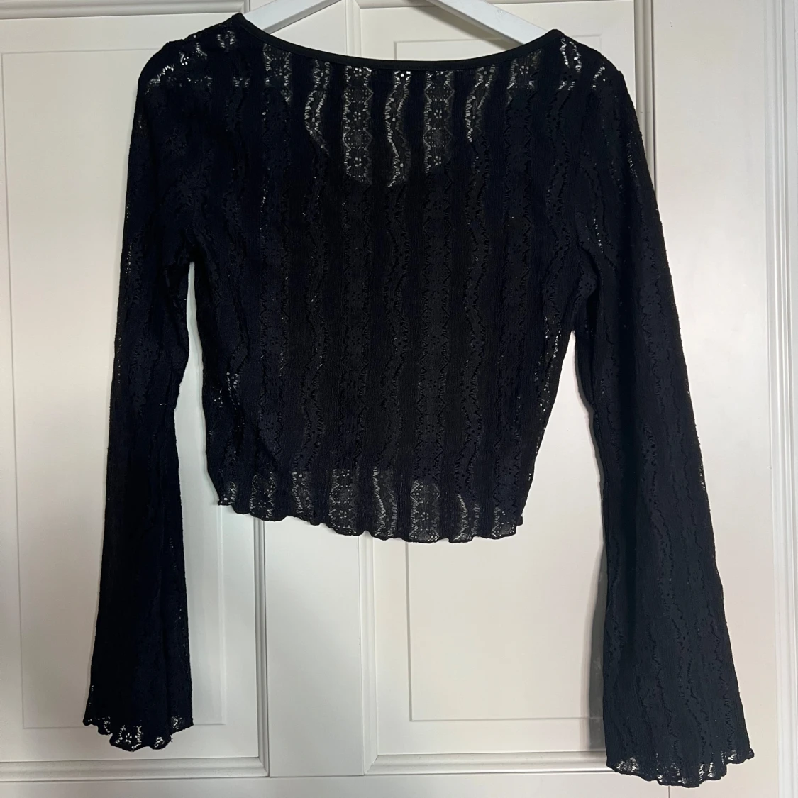 Svart croppad spetsblus  - 2