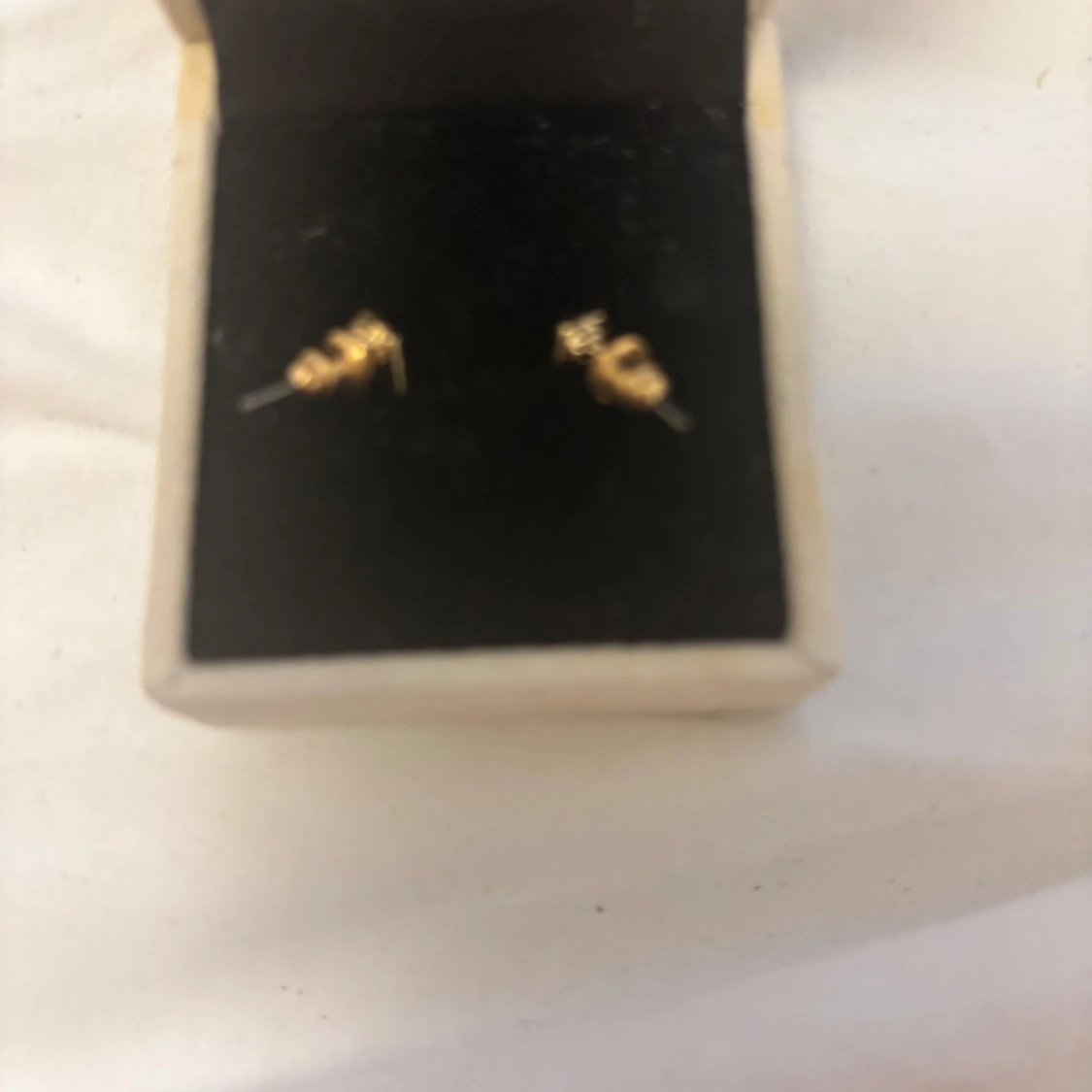 Guldiga chevron örhängen - 2