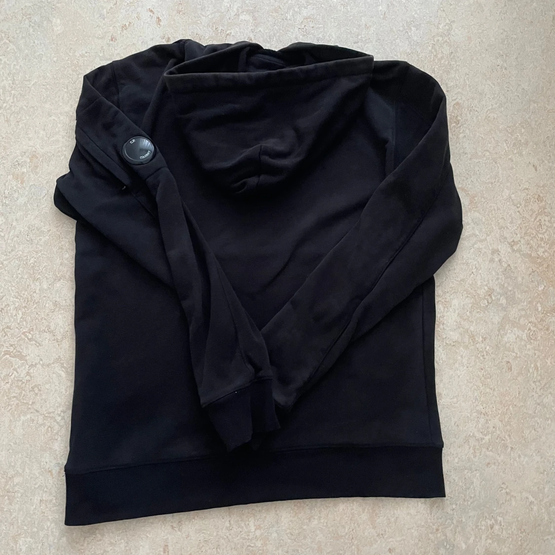 Svart hoodie från C.P. Company - 1