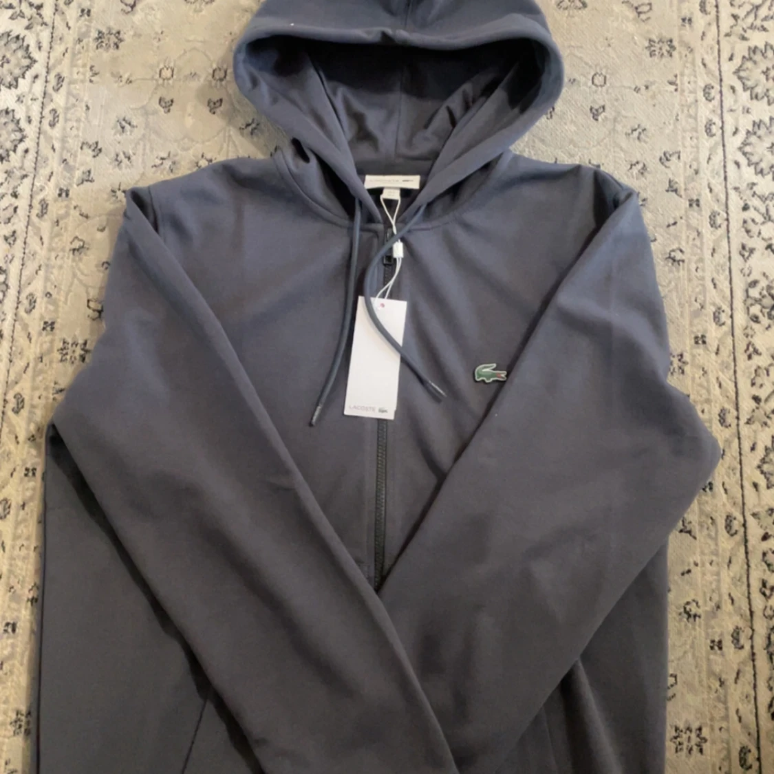 Mörkgrå hoodie från Lacoste - 2