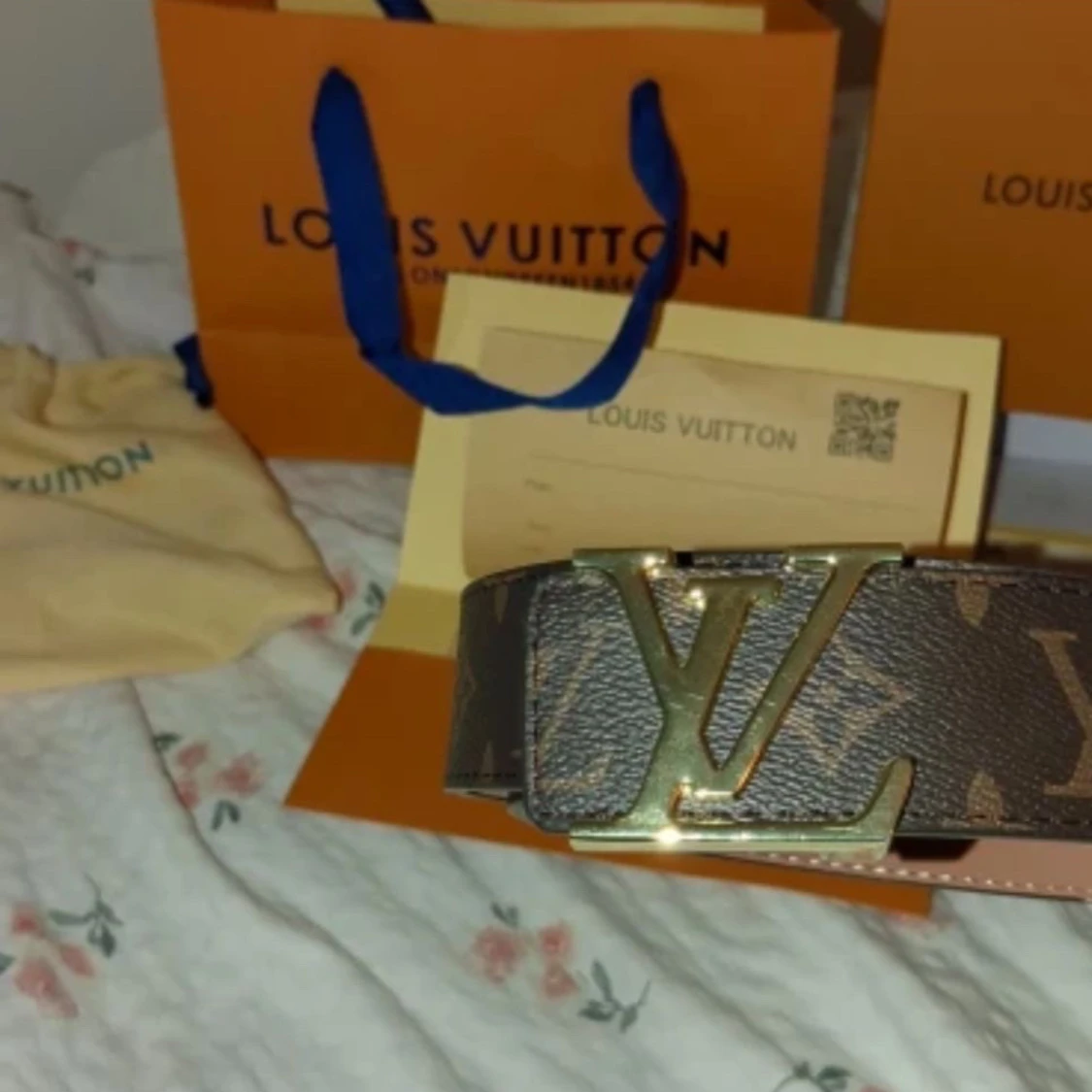 ÄKTA Brunt monogram-bälte, 110 cm, med guldfärgat spänne  - 2