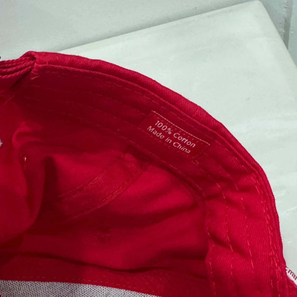 Röd Emirates keps i bomull - 3