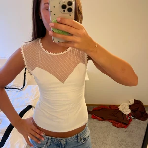 Vit söt topp - Super söt topp!!