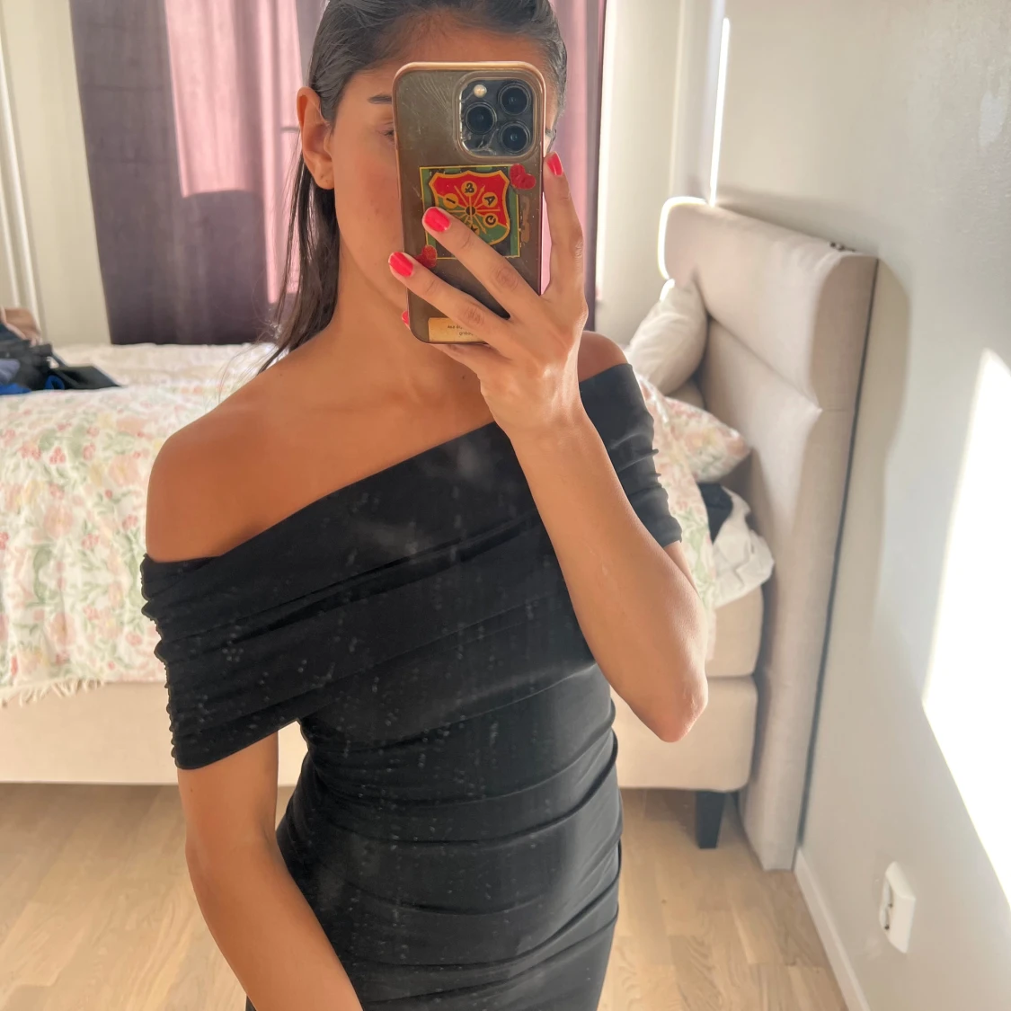 Svart offshoulder kortklänning - 4