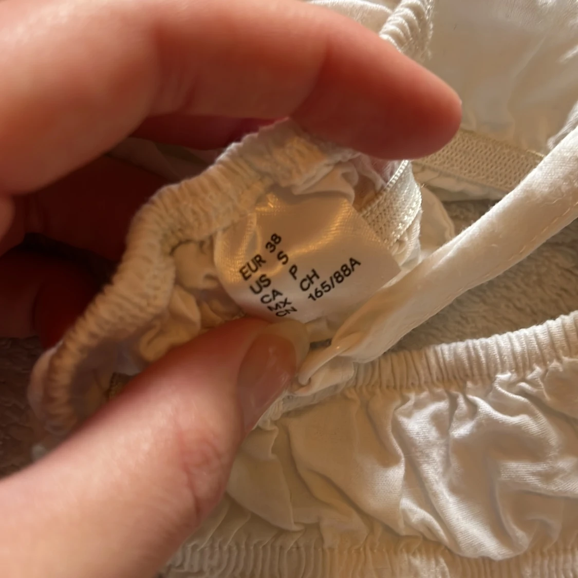 Vit volang linnetopp med smala axelband - 3