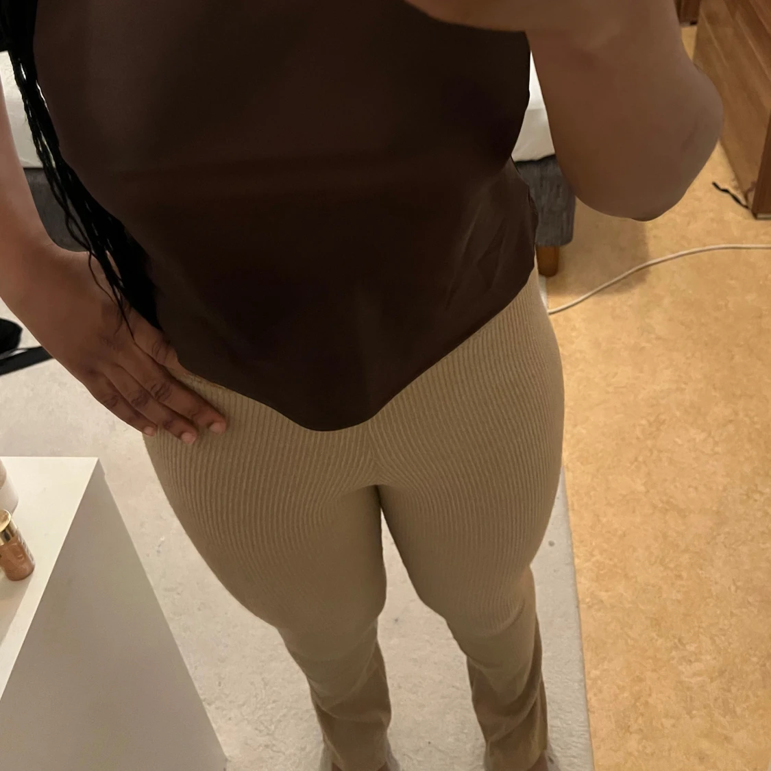 Beige ribbade stickade byxor - 1