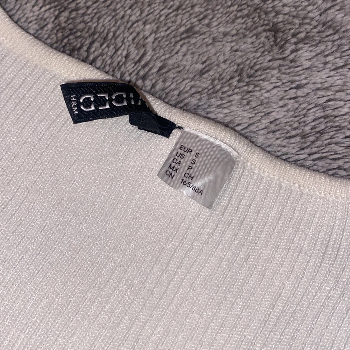 Vit ribbad långärmad klänning H&M - 1