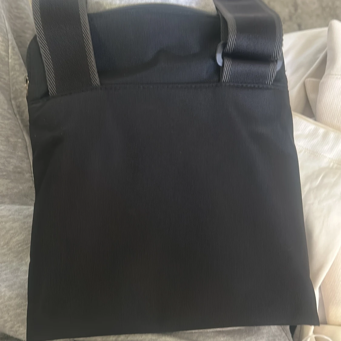 Svart axelväska från Hugo Boss - 1