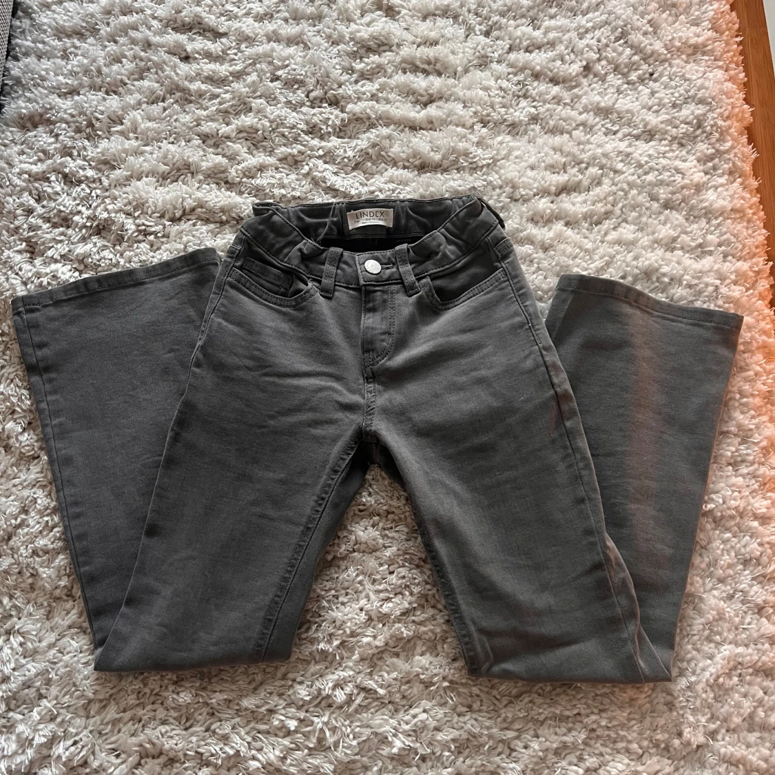 GrĂ„ flare jeansđ