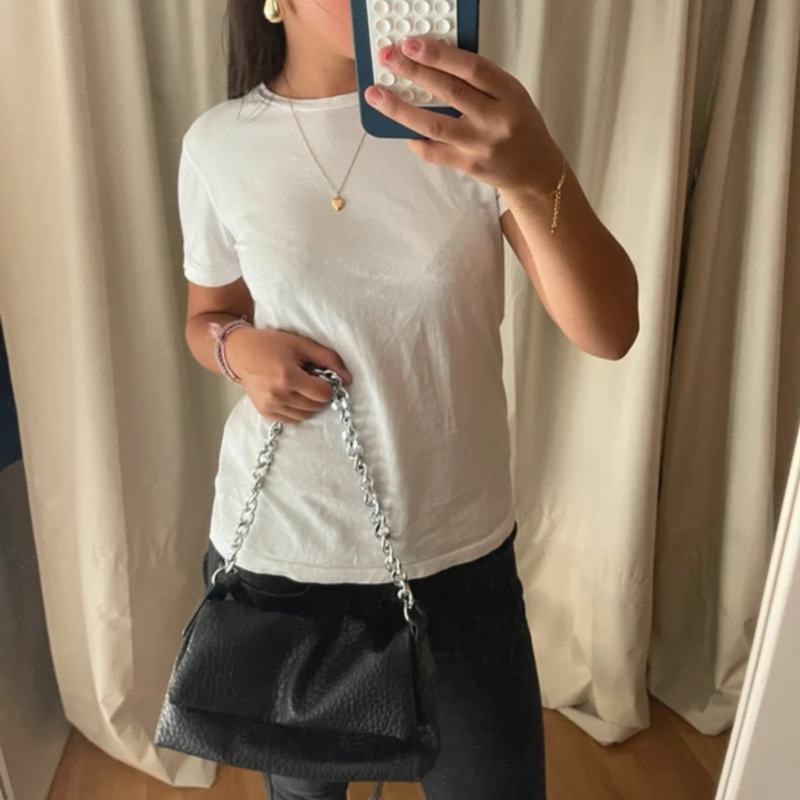 Svart axelväska med kedja - 1