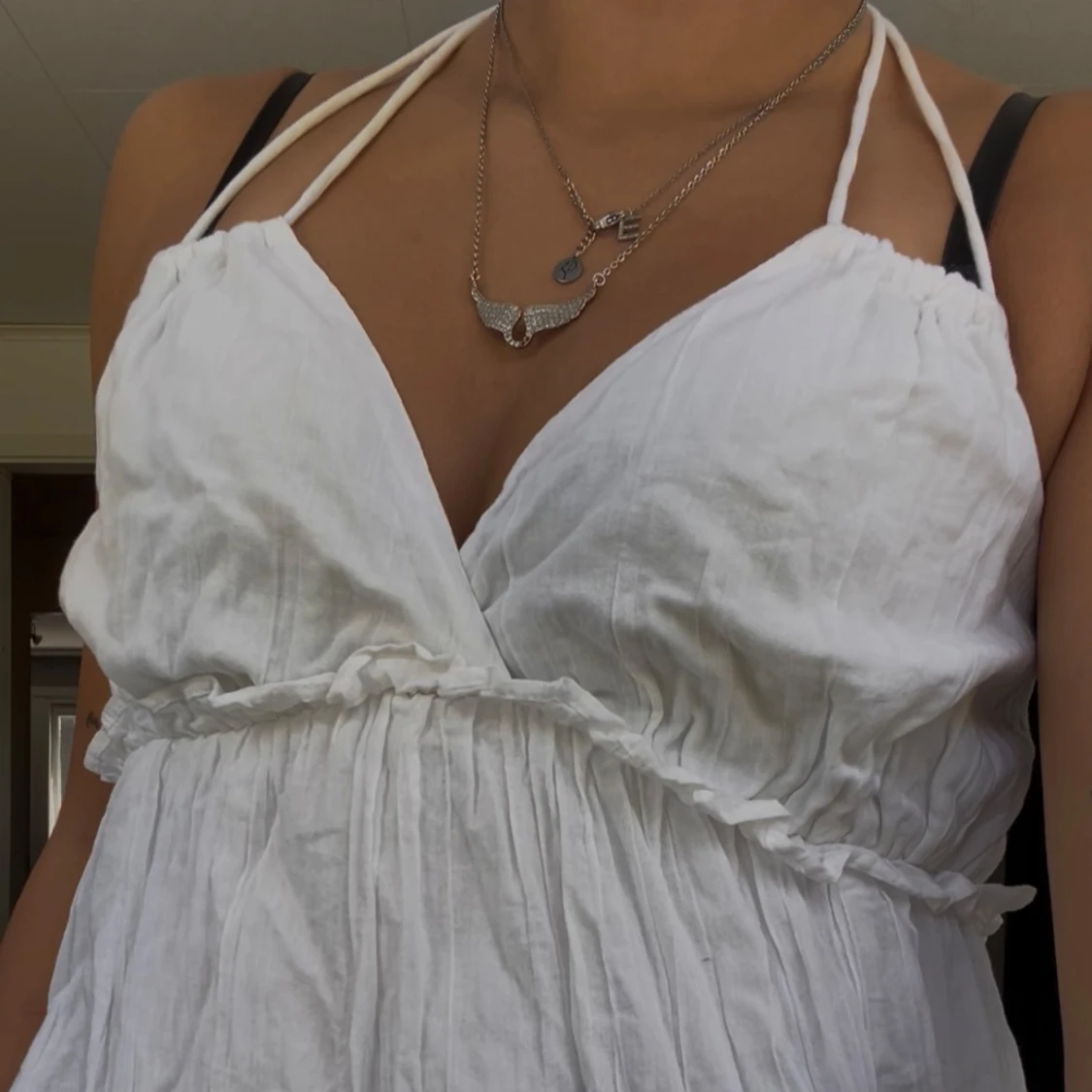 Vit puffig klänning  - 2