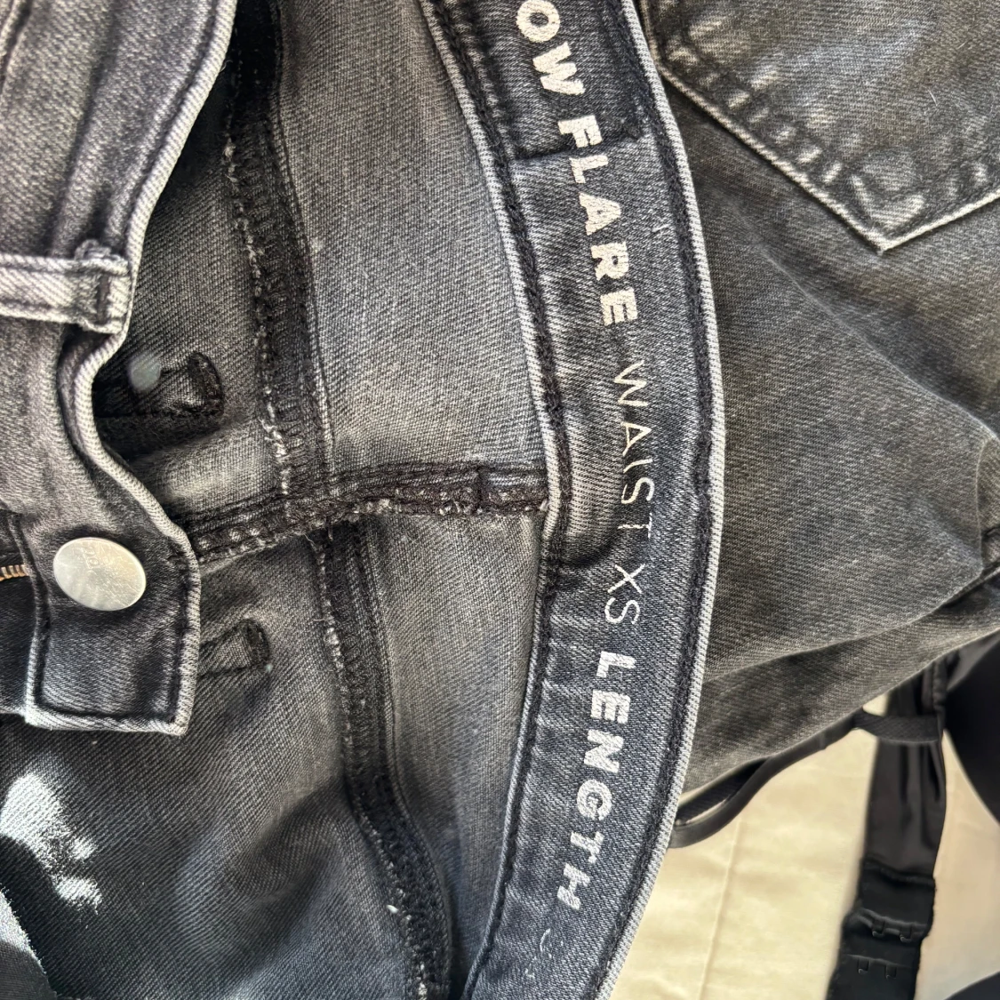 Svarta lågmidjade jeans! - 3