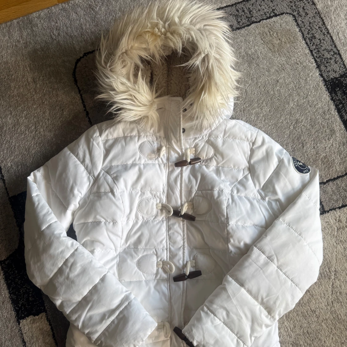 Vit pufferjacka från Abercrombie - 3