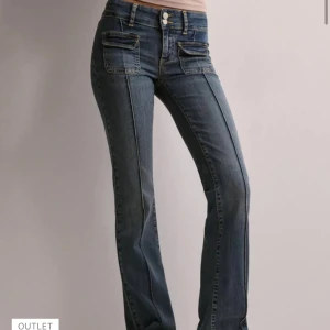 low waist bootcut jeana  - Säljer dessa supersnygga low waist jeans pga för långa för mig..😩 Använt enstaka gång. Fler bilder / mått kan ges vid intresse. Pris kan självklart diskuteras! 