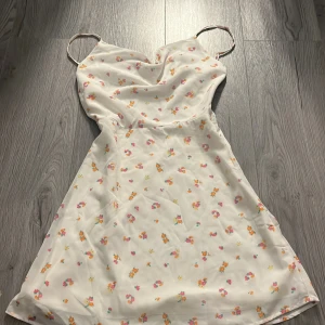 blommig klänning  - helt ny!💘