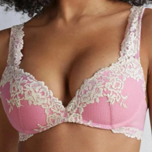 Intimissimi bh - Säljer nu min rosa intimissimi bh i modellen gioia. Den är köpt förra sommaren men ej använd de senaste månaderna pga att den blivit för liten. Denna färgen i denna modellen säljs inte längre, därav priset. Kom gärna med bud!💞