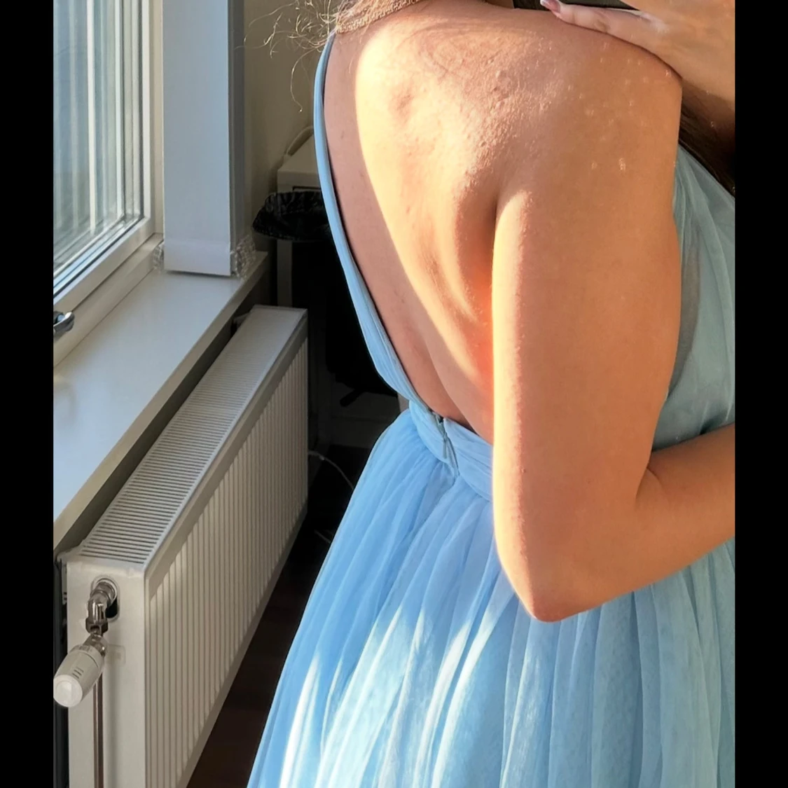 Ljusblå långklänning oneshoulder - 1