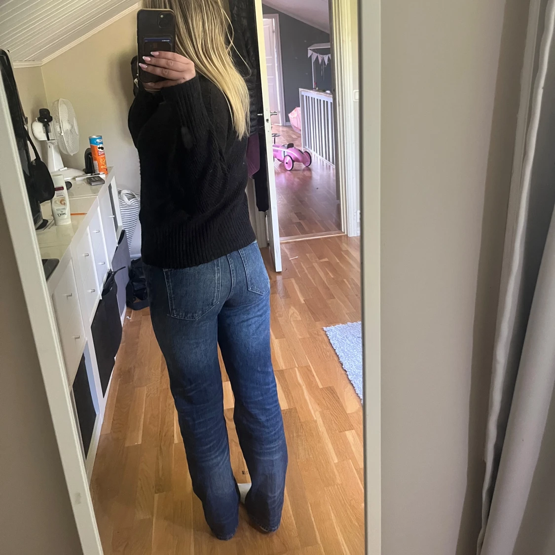 Mörkblå jeansbyxor med knappar - 1