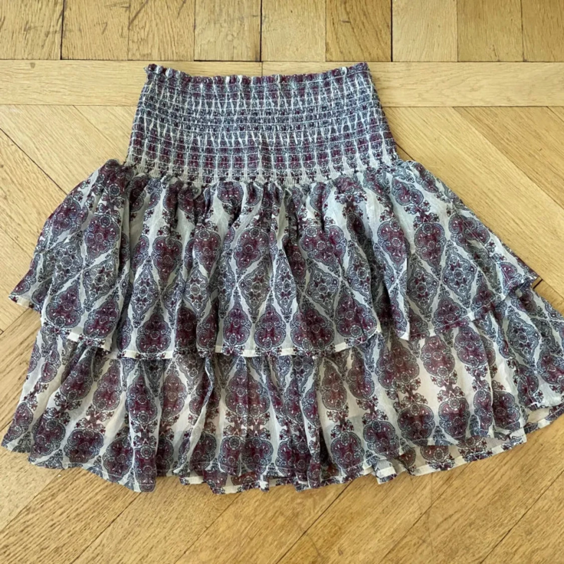 Mönstrad volangkjol med smock - 1