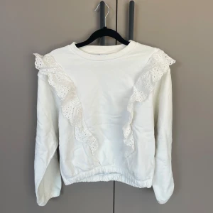 Volang - Jättefin, hör av dig för fler bilder! Tröjan är i barn storlek men funkar som XS också!!!