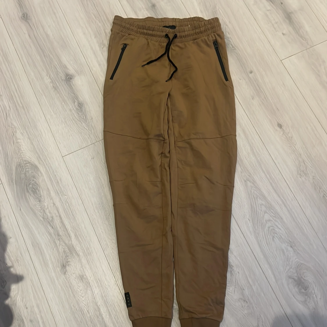 Beiga mjukisbyxor från D.M.D