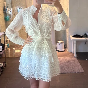 Student klänning  - Säljer denna superfina studentklänning som inte kom till användning tyvärr den är i storlek s/m (jag är vanligtvis s). Helt ny, med prislappen kvar. 🌸🌸🌸🌸