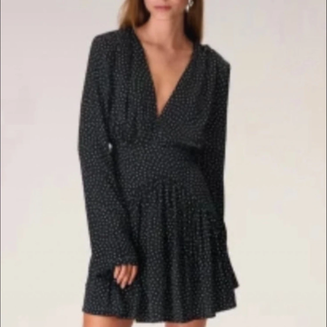 Svart klänning med prickigt mönster Adoore