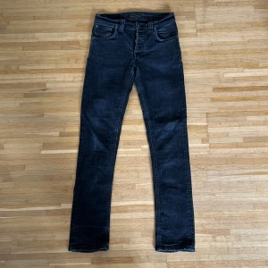 Nudie Jeans ”Grim Tim” - Nudie Jeans storlek 30/32 modell ”Grim Tim” nypris cirka 1600kr